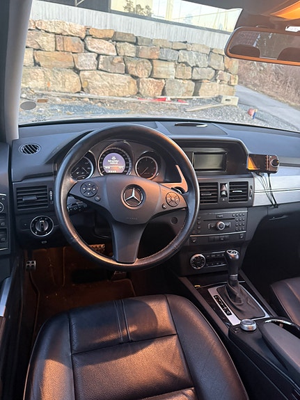Mercedes-Benz GLK220 8 of 12