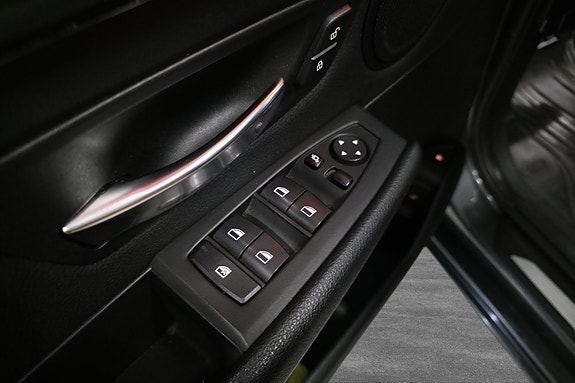 BMW 225xe 27 of 30