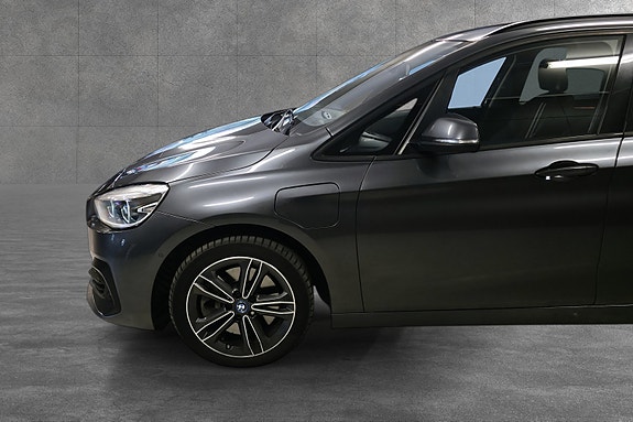 BMW 225xe 6 of 30
