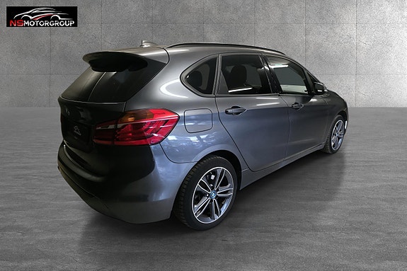 BMW 225xe 11 of 30