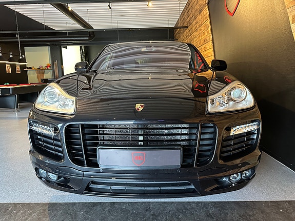 Porsche Cayenne 5 of 30