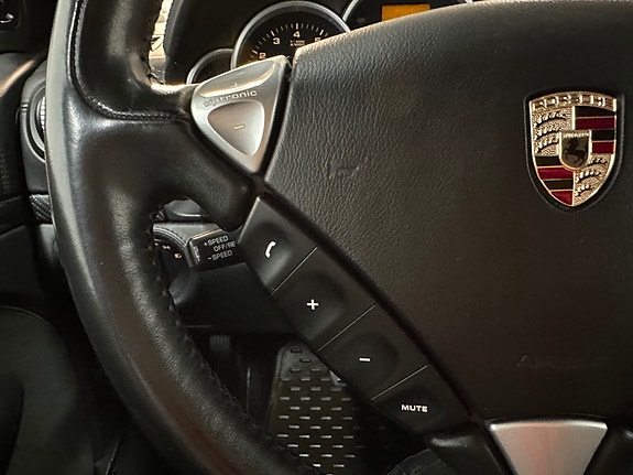 Porsche Cayenne 25 of 30