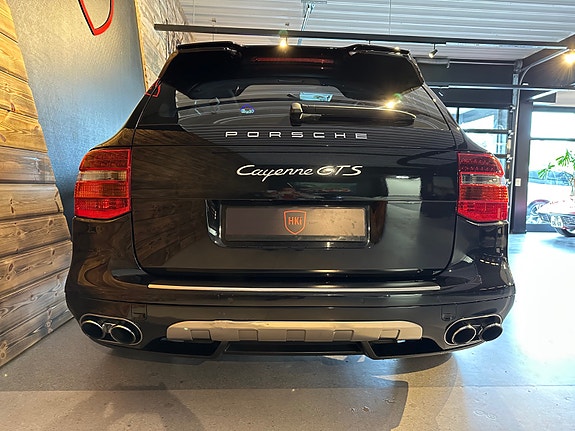 Porsche Cayenne 13 of 30