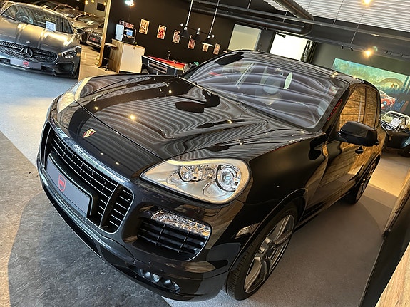 Porsche Cayenne 8 of 30