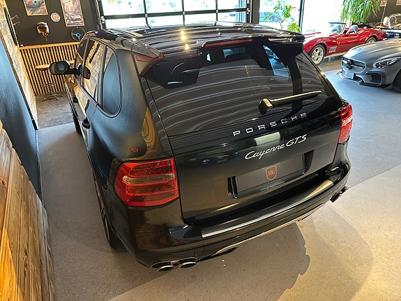 Porsche Cayenne 16 of 30
