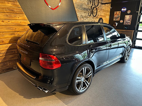 Porsche Cayenne 11 of 30