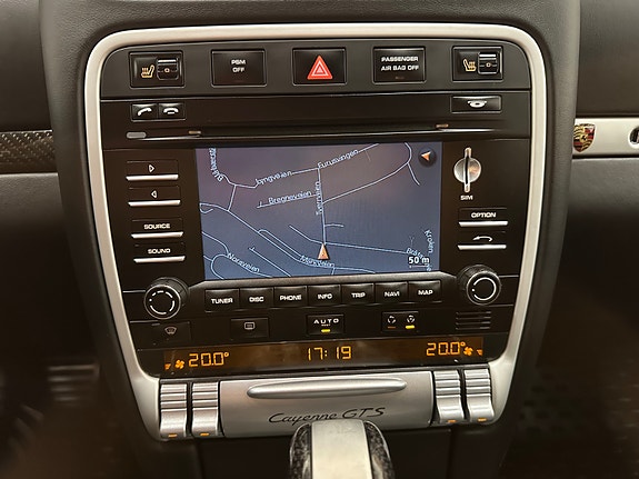 Porsche Cayenne 27 of 30