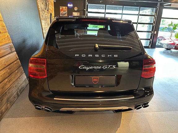 Porsche Cayenne 14 of 30
