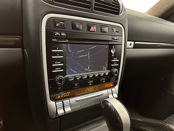 Porsche Cayenne 28 of 30