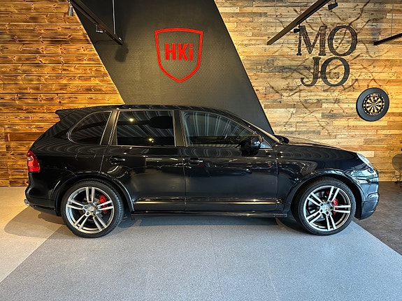 Porsche Cayenne 2 of 30