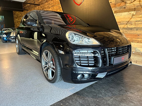 Porsche Cayenne 9 of 30