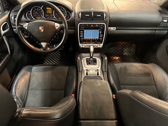 Porsche Cayenne 21 of 30