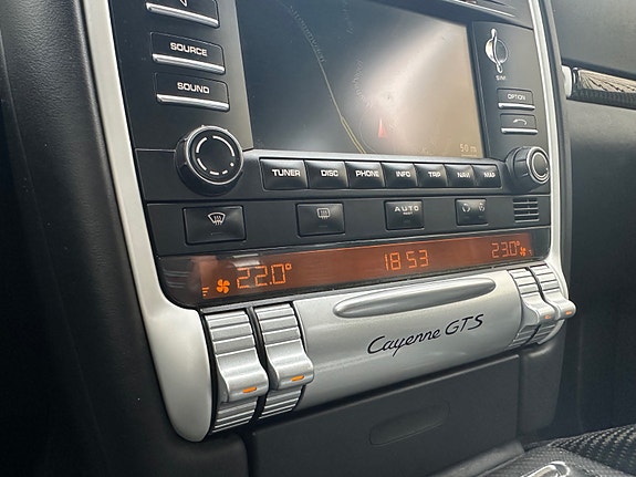 Porsche Cayenne 29 of 30