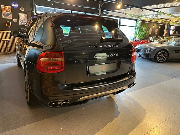 Porsche Cayenne 15 of 30