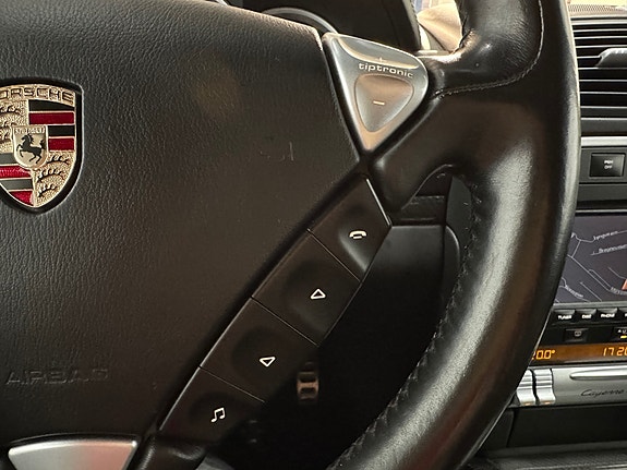 Porsche Cayenne 26 of 30