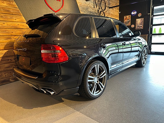 Porsche Cayenne 10 of 30