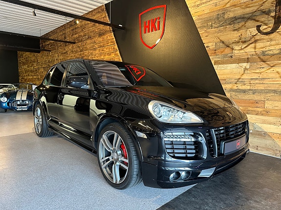 Porsche Cayenne 3 of 30