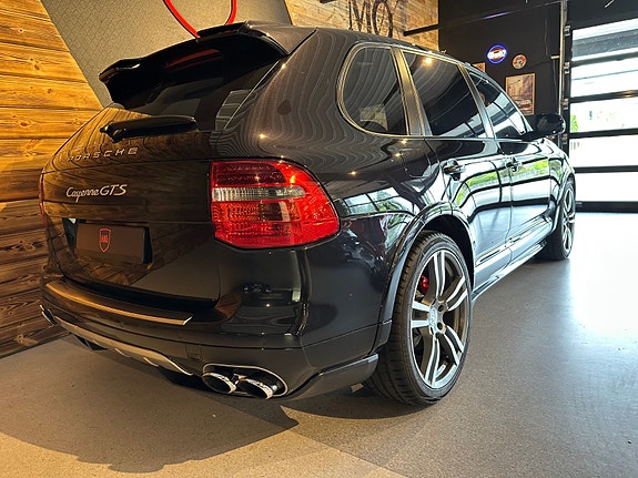 Porsche Cayenne 12 of 30