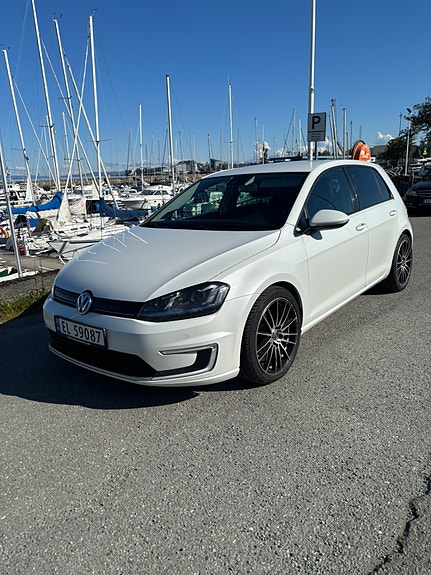 Volkswagen e-Golf VII 5 of 18
