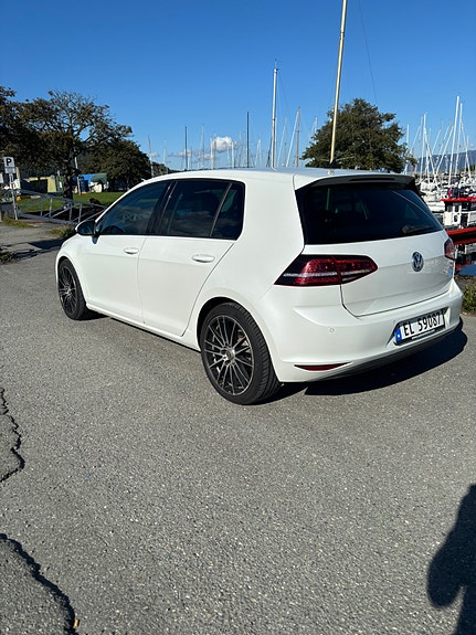 Volkswagen e-Golf VII 4 of 18