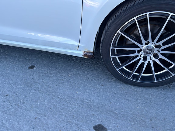 Volkswagen e-Golf VII 16 of 18