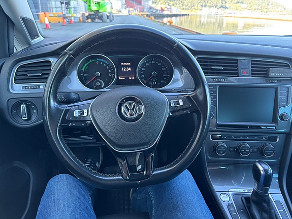 Volkswagen e-Golf VII 10 of 18