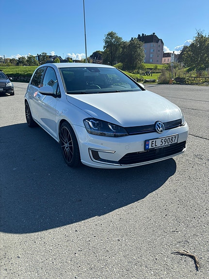 Volkswagen e-Golf VII 7 of 18