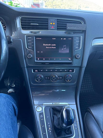 Volkswagen e-Golf VII 15 of 18