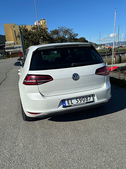 Volkswagen e-Golf VII 3 of 18