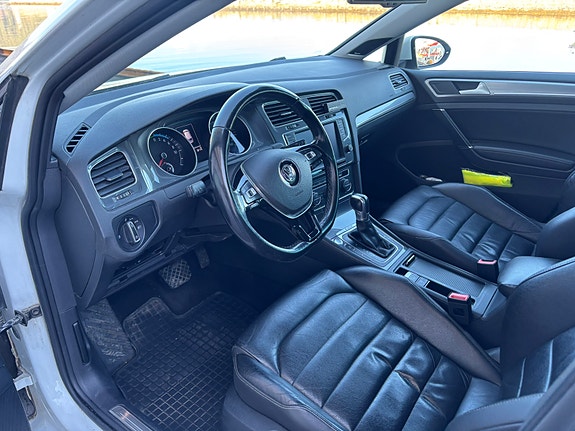 Volkswagen e-Golf VII 8 of 18