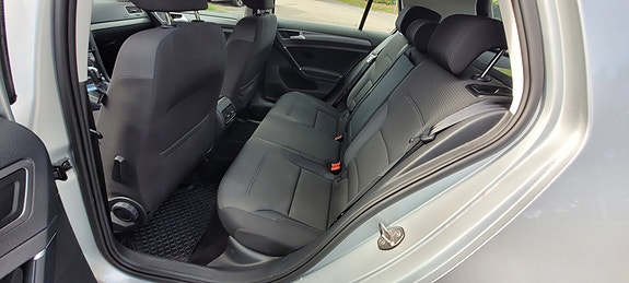 Volkswagen e-Golf VII 8 of 12