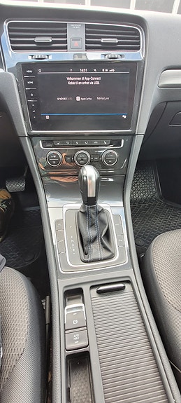Volkswagen e-Golf VII 6 of 12