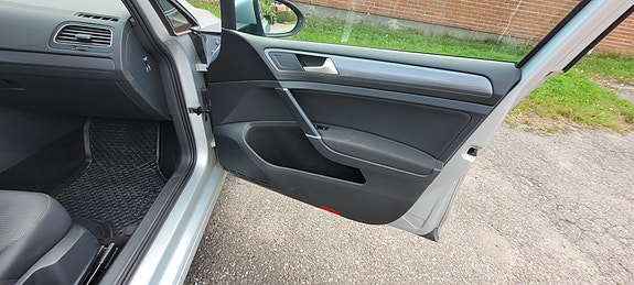 Volkswagen e-Golf VII 10 of 12
