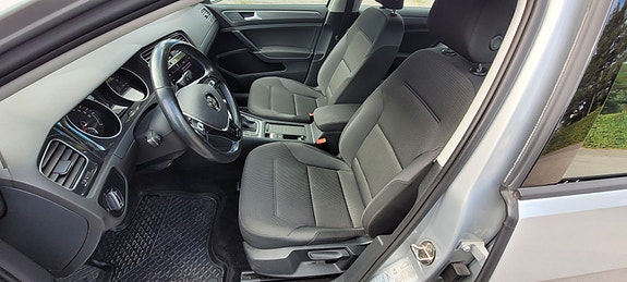 Volkswagen e-Golf VII 7 of 12