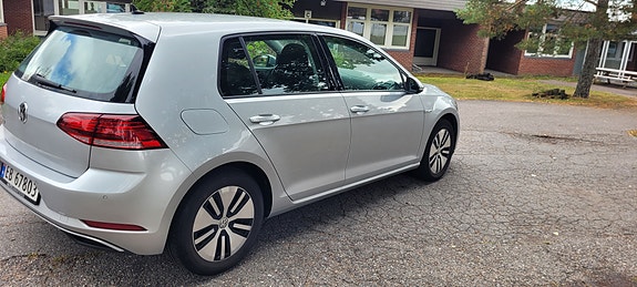 Volkswagen e-Golf VII 2 of 12