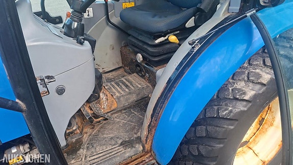 New Holland Boomer 50 med div redskap 9 of 30