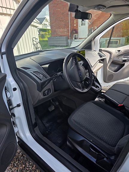 Ford Transit Connect 11 of 29