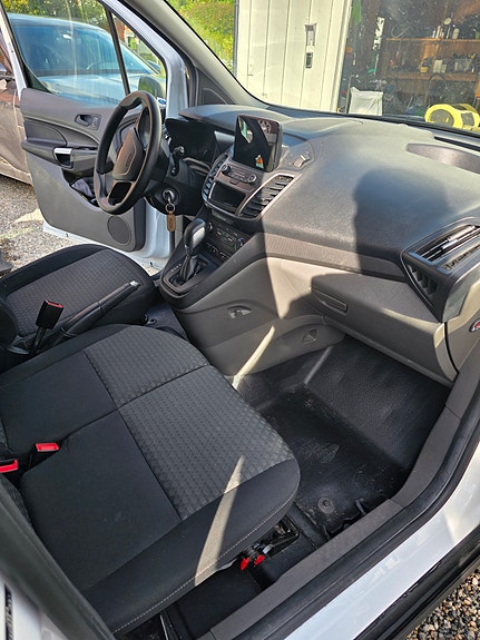 Ford Transit Connect 6 of 29