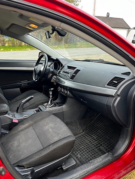 Mitsubishi Lancer 7 of 12