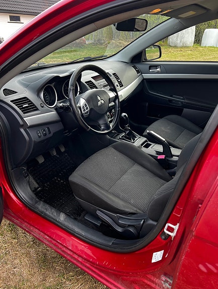 Mitsubishi Lancer 5 of 12