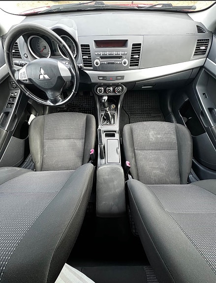 Mitsubishi Lancer 10 of 12