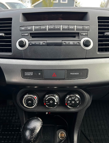 Mitsubishi Lancer 9 of 12