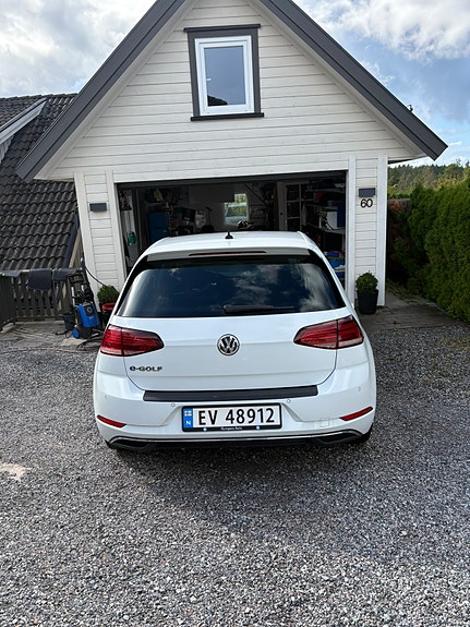 Volkswagen e-Golf VII 4 of 10