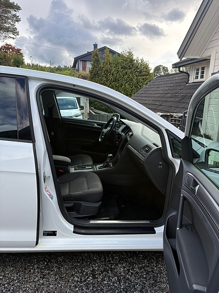Volkswagen e-Golf VII 6 of 10