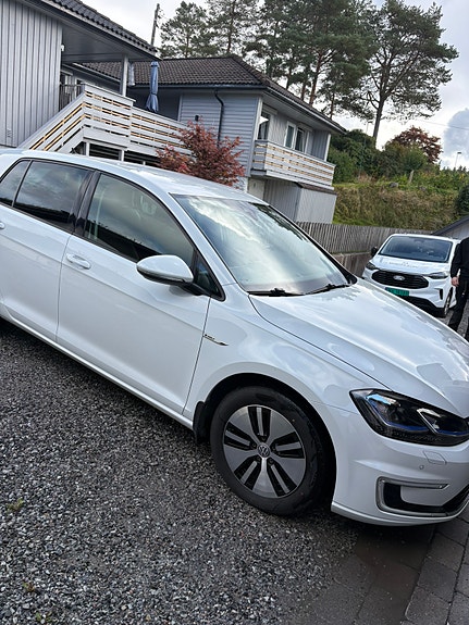 Volkswagen e-Golf VII 3 of 10