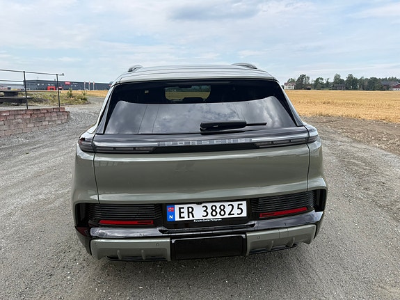 Porsche Cayenne 4 of 8