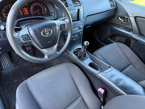 Toyota Avensis 12 of 24
