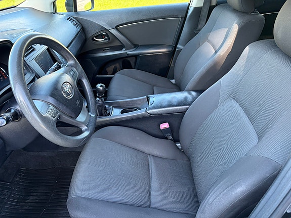 Toyota Avensis 11 of 24