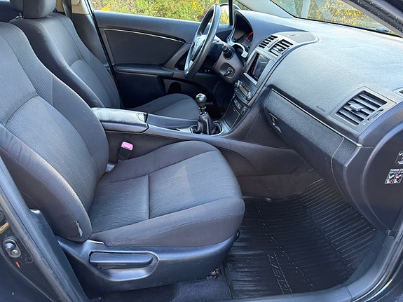 Toyota Avensis 19 of 24