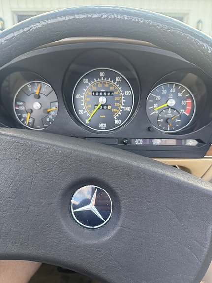 Mercedes-Benz 450 SL 13 of 16